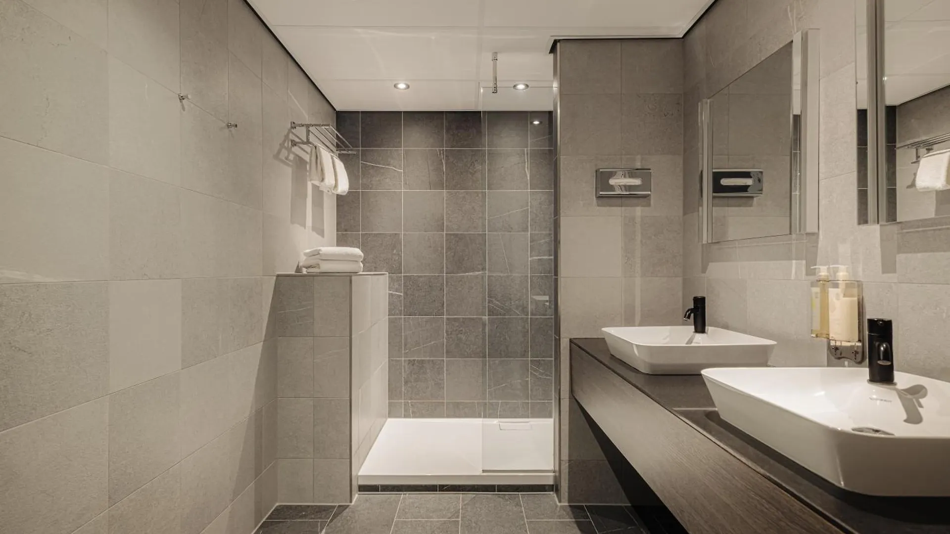 Crown Hotel Eindhoven Centre